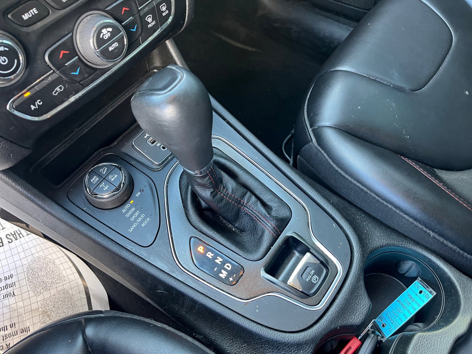 Used 2021 Jeep Cherokee Trailhawk image 31