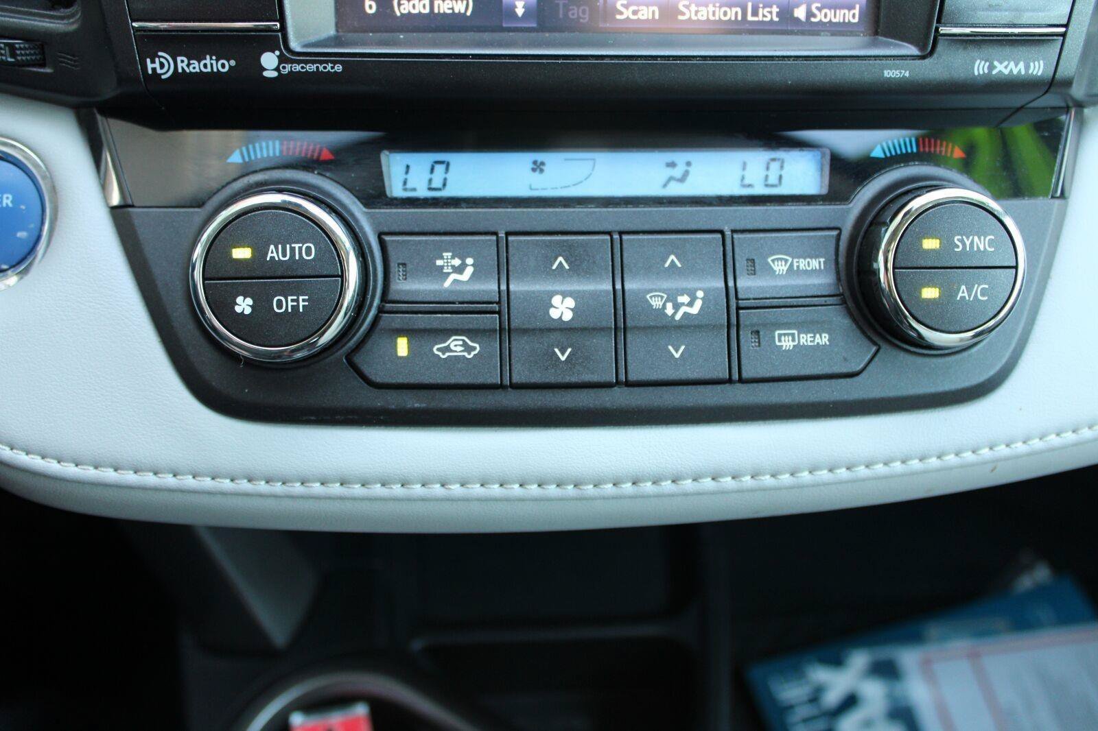 Used 2018 Toyota RAV4 XLE AWD/4WD image 23