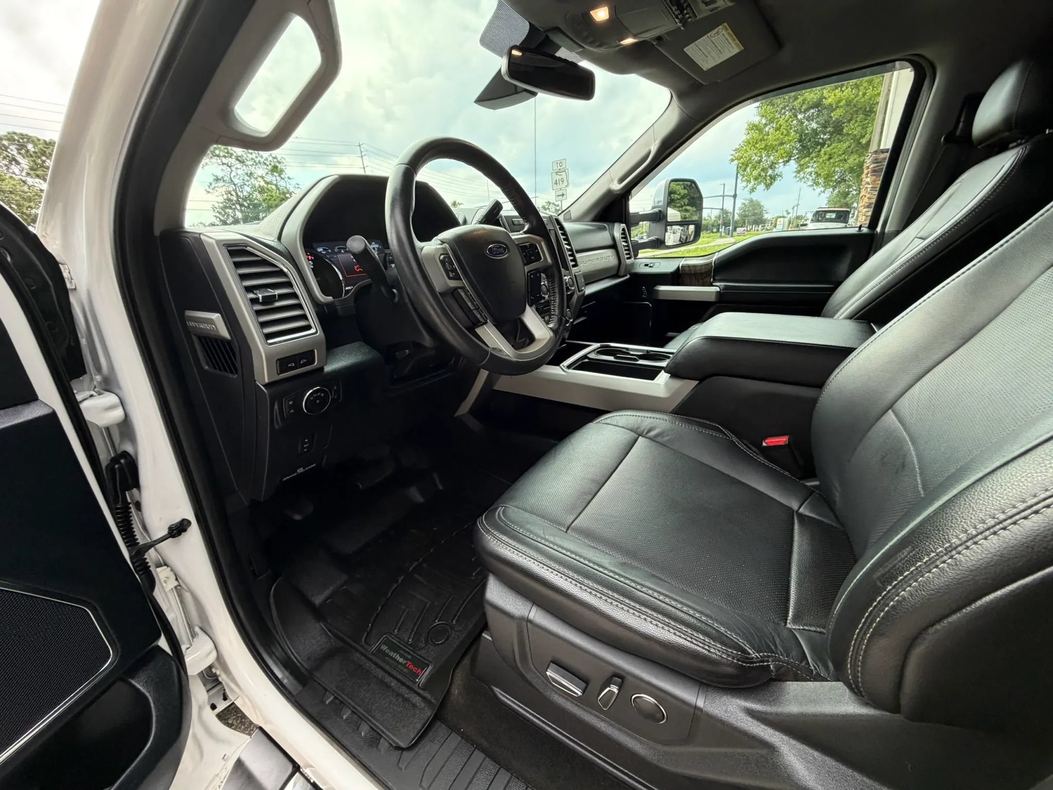 Used 2017 Ford F350 Lariat w/ Tow Technology Bundle AWD/4WD image 8