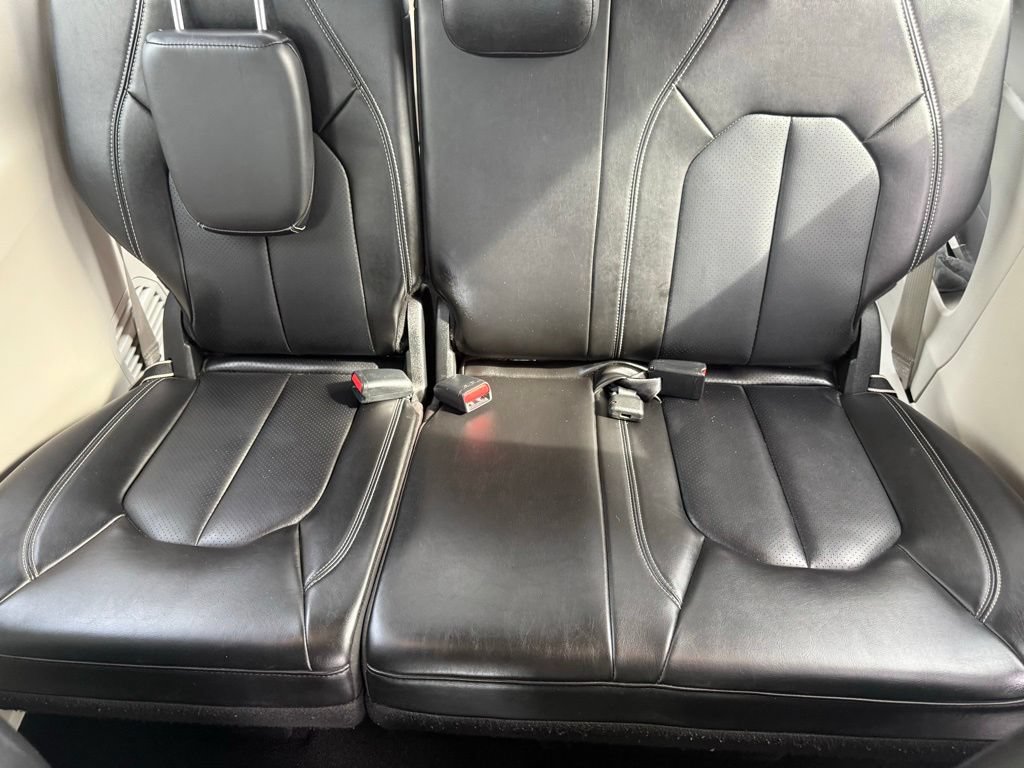 Used 2023 Chrysler Pacifica Touring-L FWD image 44