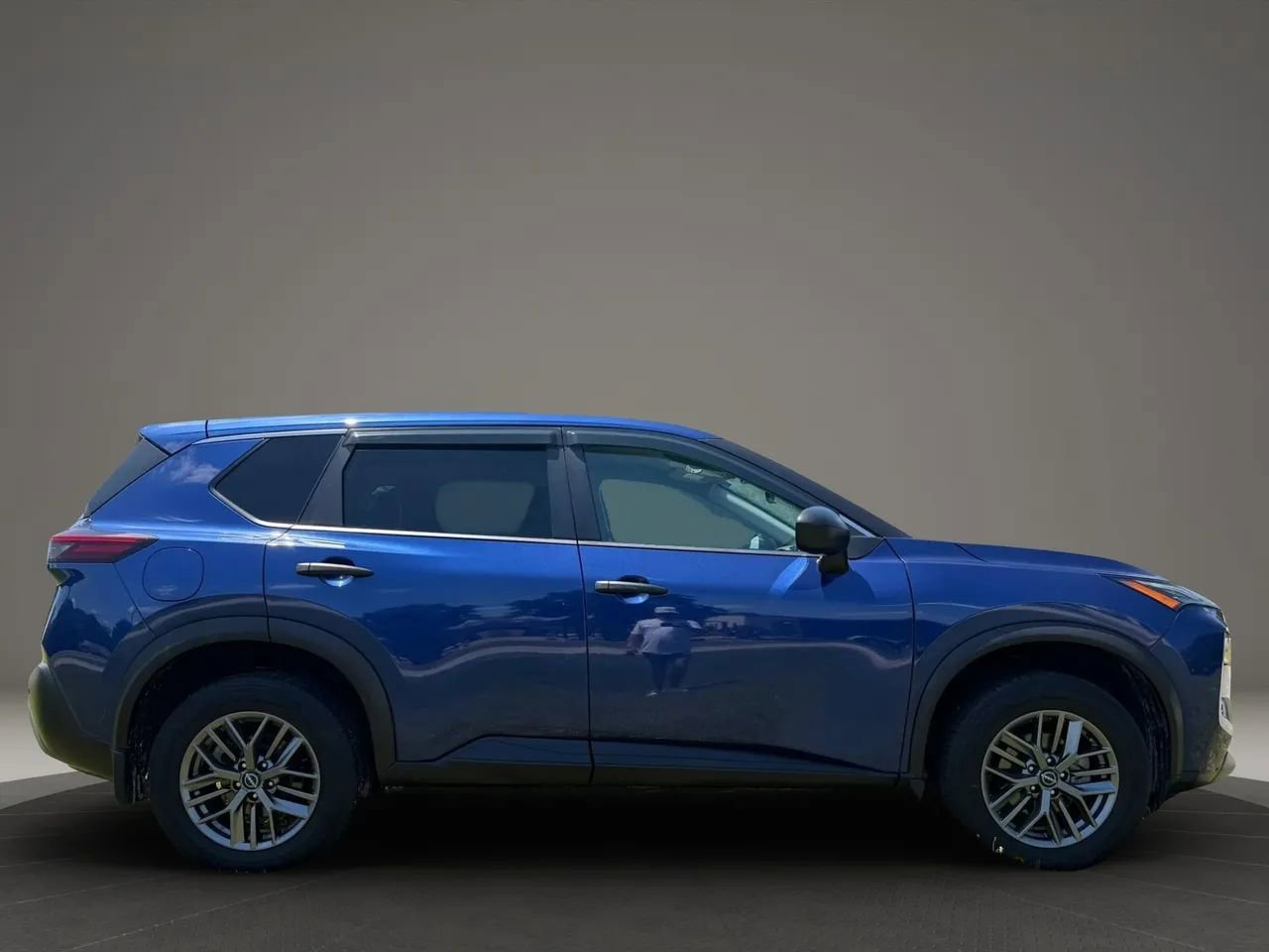 Used 2022 Nissan Rogue S AWD/4WD image 6