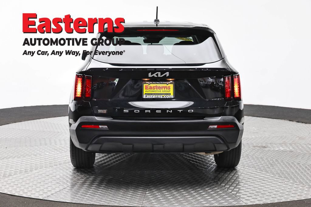 Used 2022 Kia Sorento LX FWD image 6