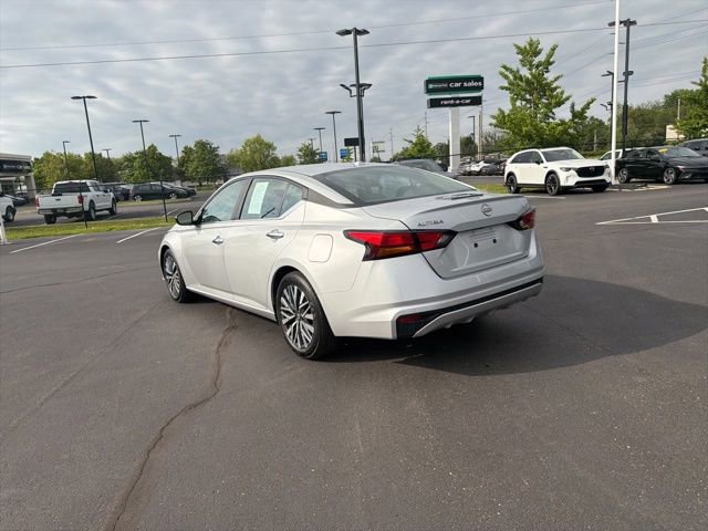 Used 2025 Nissan Altima 2.5 SV FWD image 13