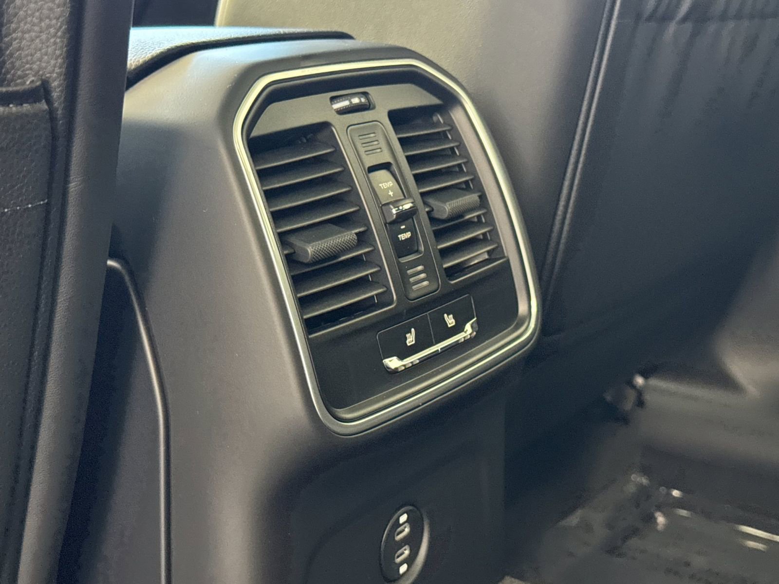 New 2026 Porsche Macan AWD/4WD image 15