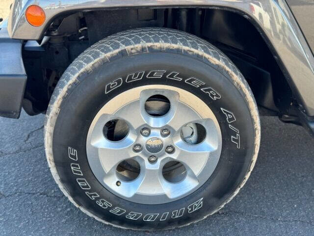 Used 2014 Jeep Wrangler Unlimited Sahara w/ Max Tow Package AWD/4WD image 9