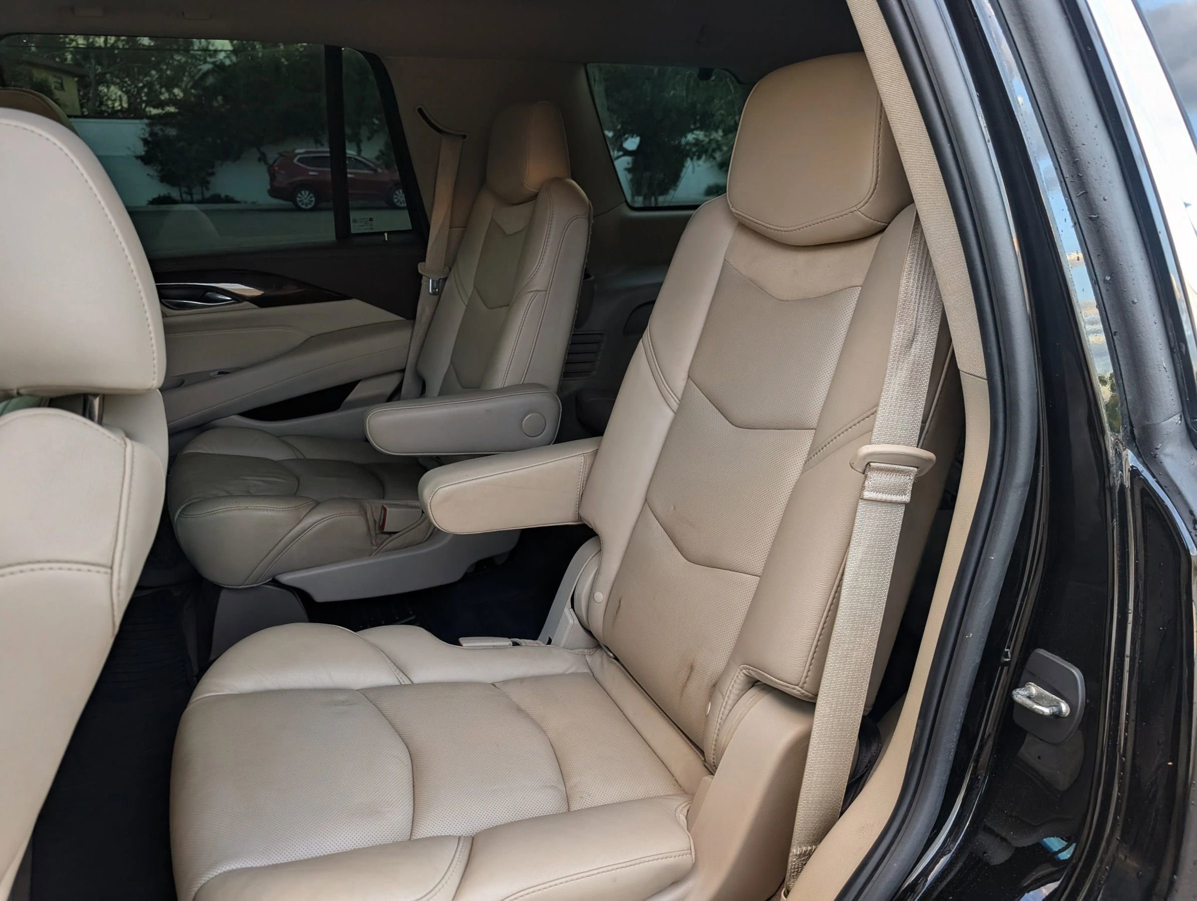 Used 2017 Cadillac Escalade Premium Luxury image 30