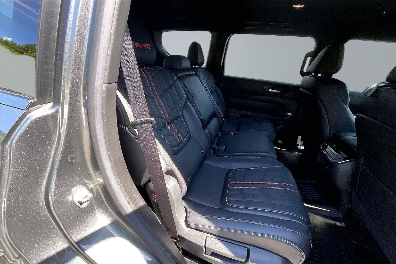 Certified 2025 Nissan Armada PRO-4X AWD/4WD image 27
