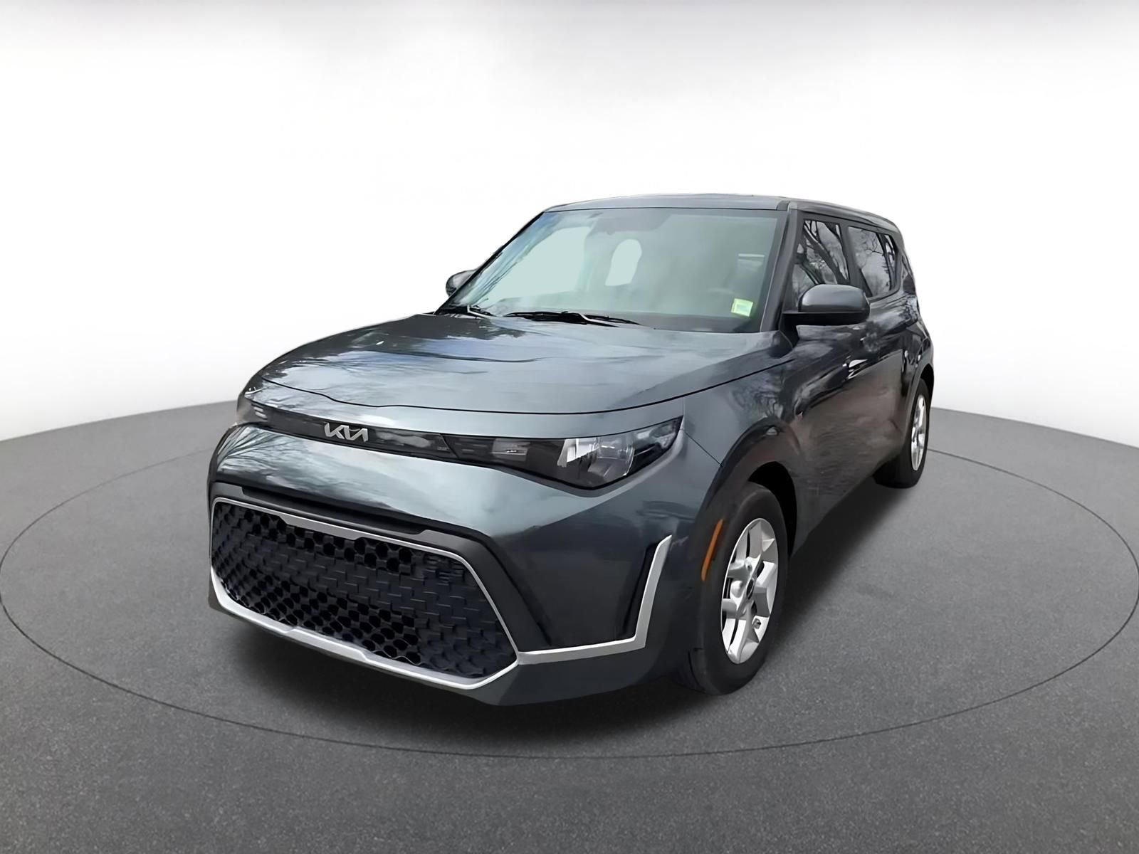Used 2025 Kia Soul LX w/ LX Technology Package FWD image 7