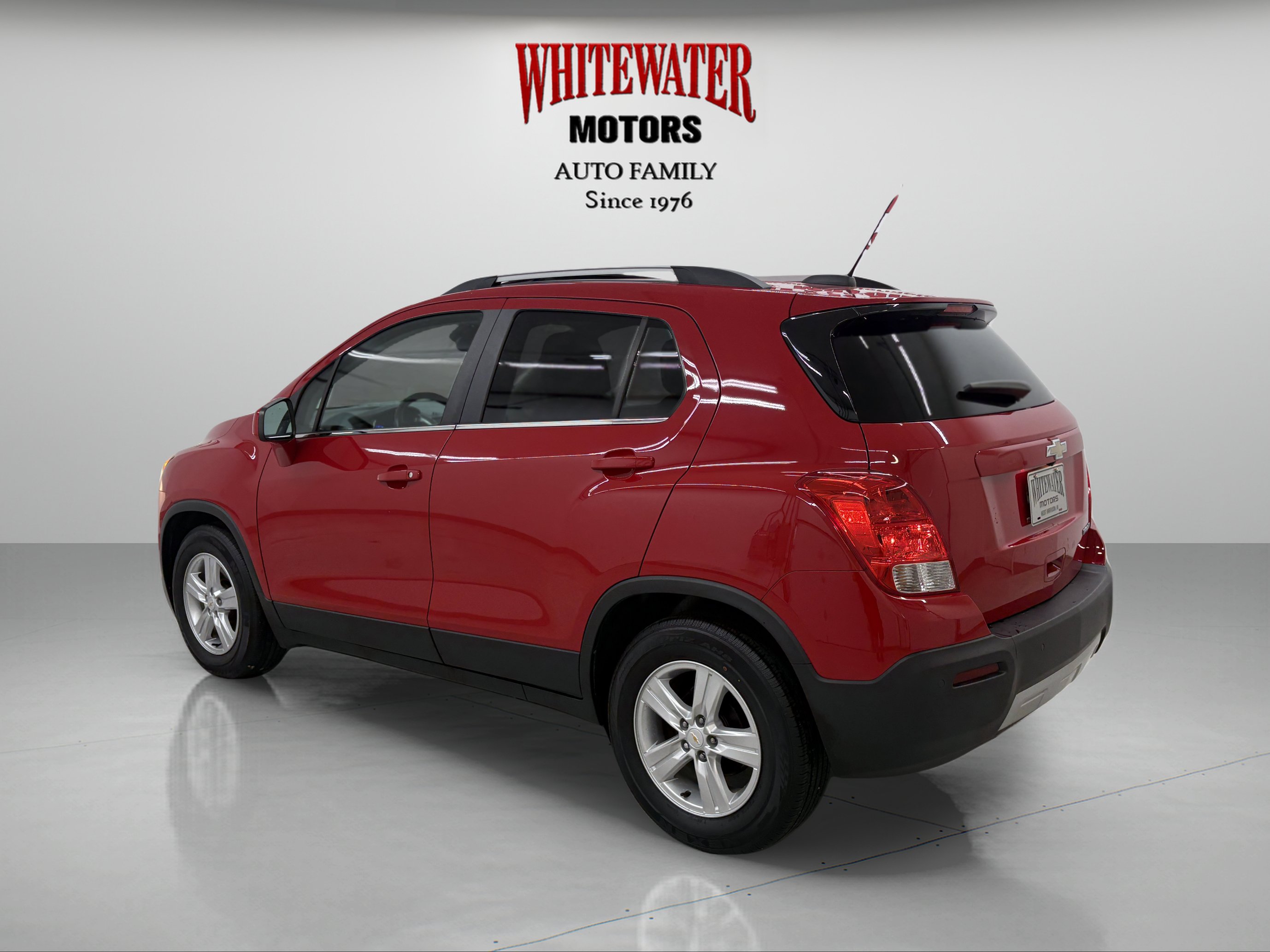 Used 2016 Chevrolet Trax LT w/ LT Sun and Sound Package FWD image 2