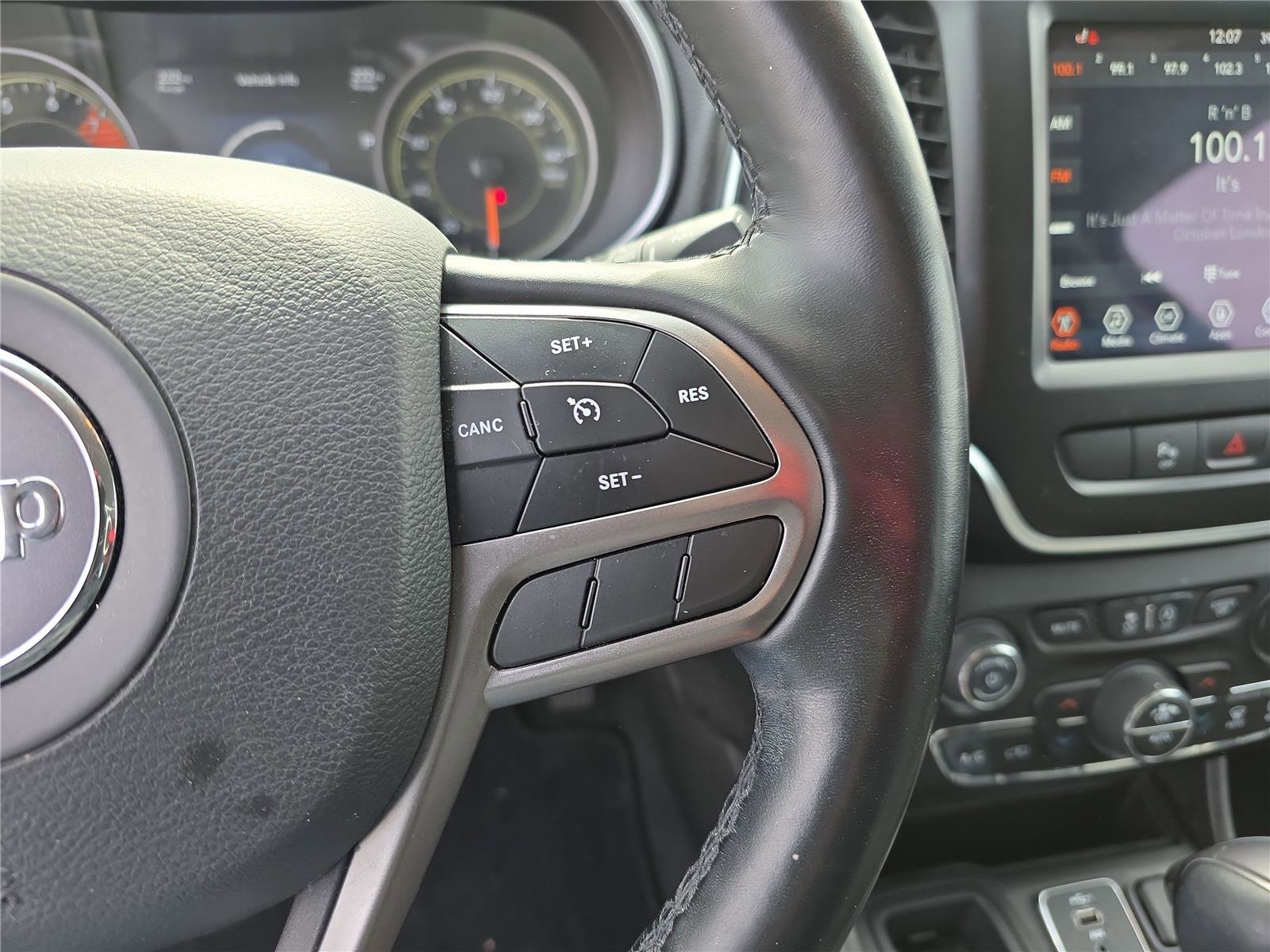 Used 2021 Jeep Cherokee Latitude Lux w/ Comfort/Convenience Group image 23