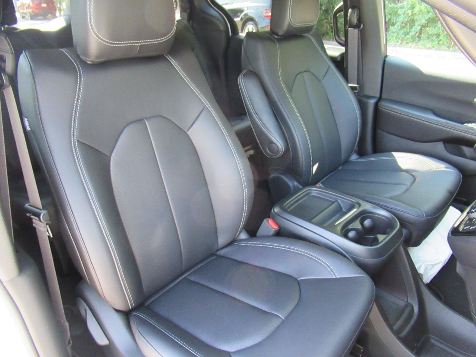 New 2027 Chrysler Pacifica LX FWD image 9
