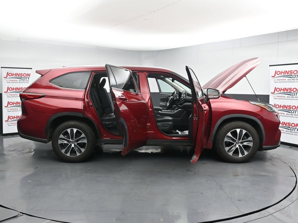 Used 2020 Toyota Highlander XLE FWD image 41