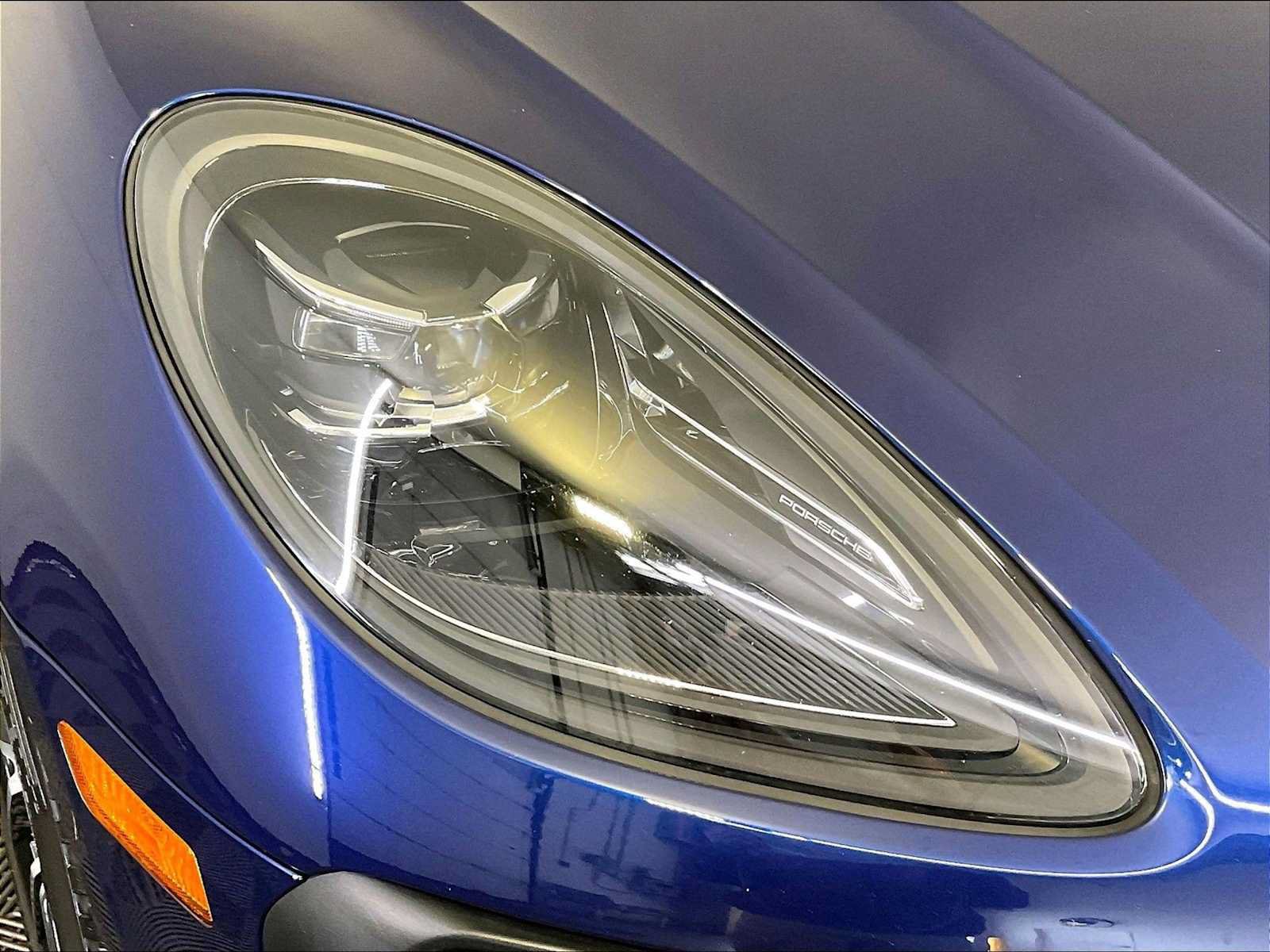 Certified 2023 Porsche Macan AWD/4WD image 12