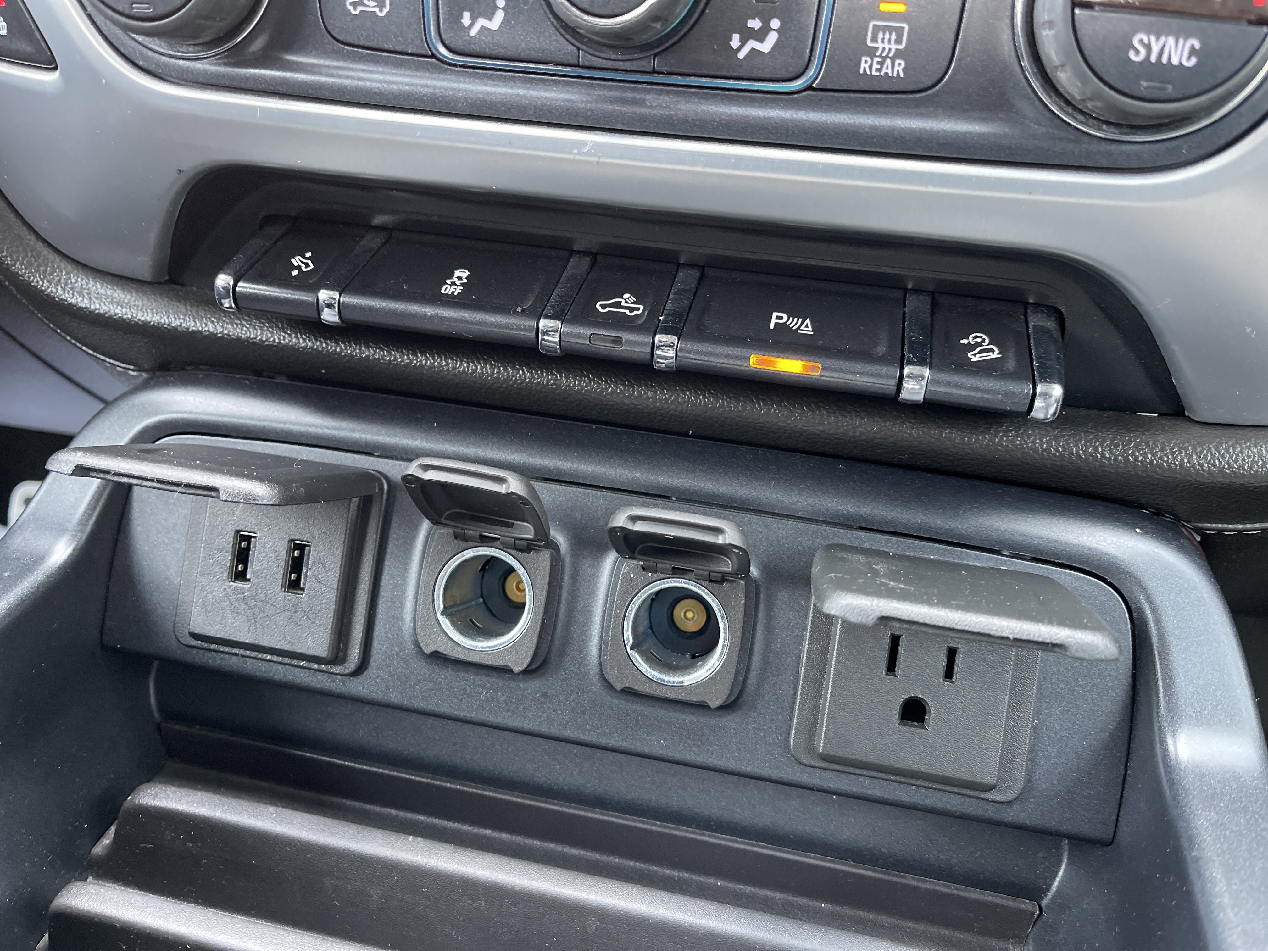 Used 2018 GMC Sierra 1500 SLT w/ SLT Premium Package image 31