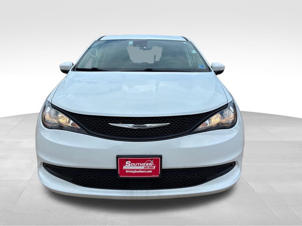 Used 2023 Chrysler Voyager LX FWD image 9
