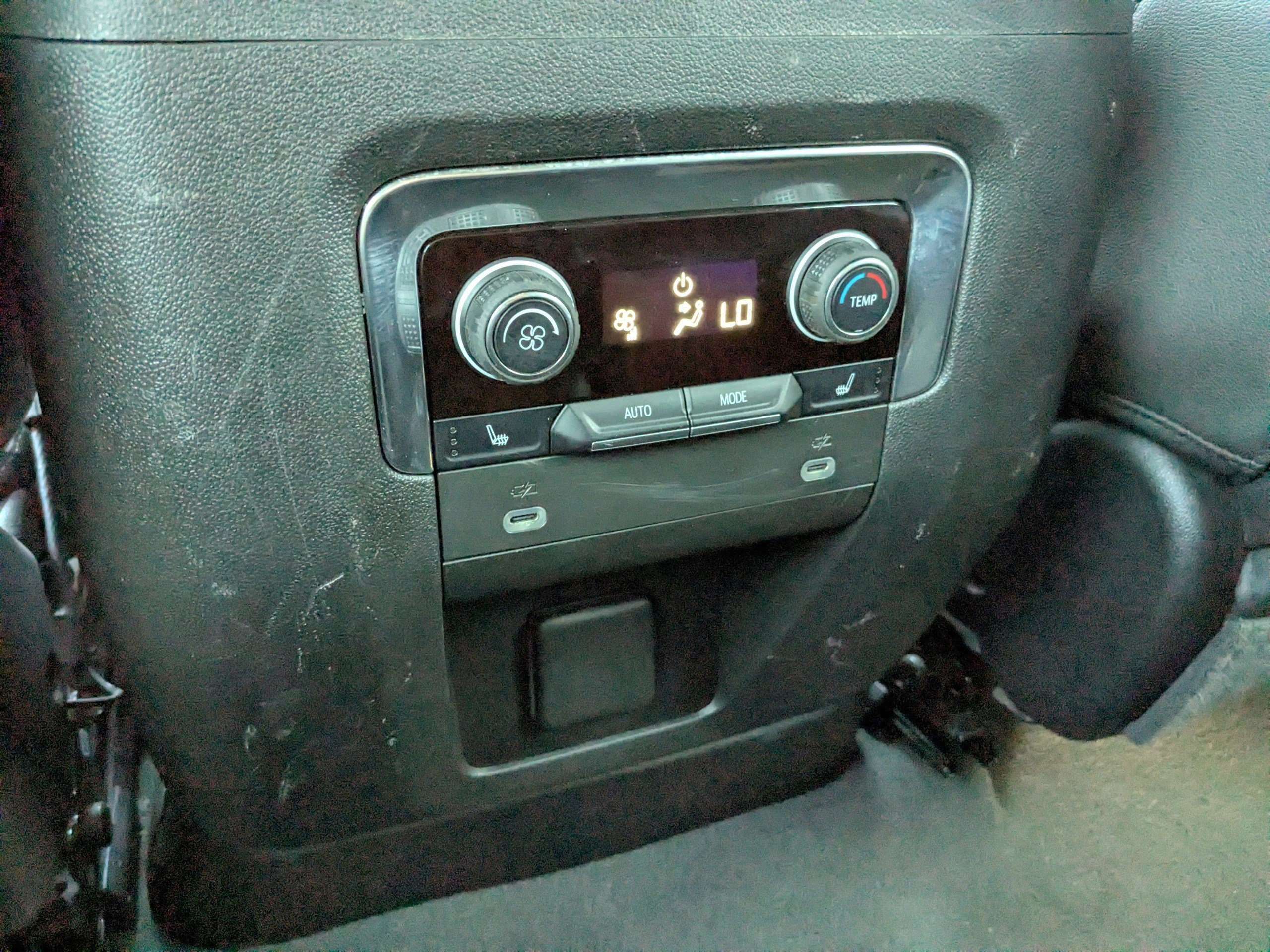 Used 2023 Chevrolet Suburban Premier image 16