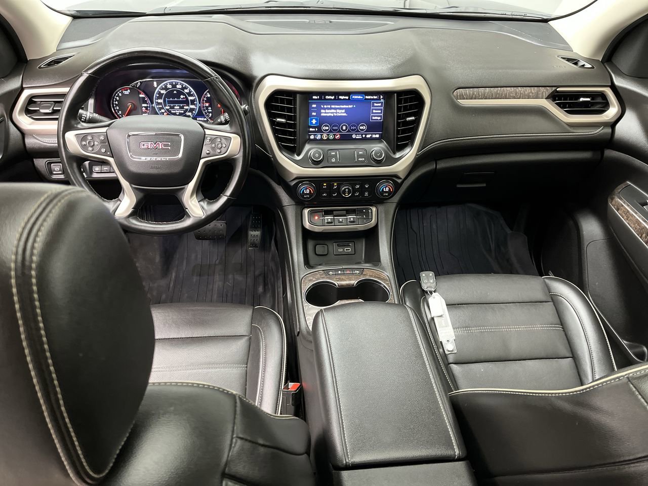 Certified 2023 GMC Acadia Denali w/ Denali Technology Package AWD/4WD image 4