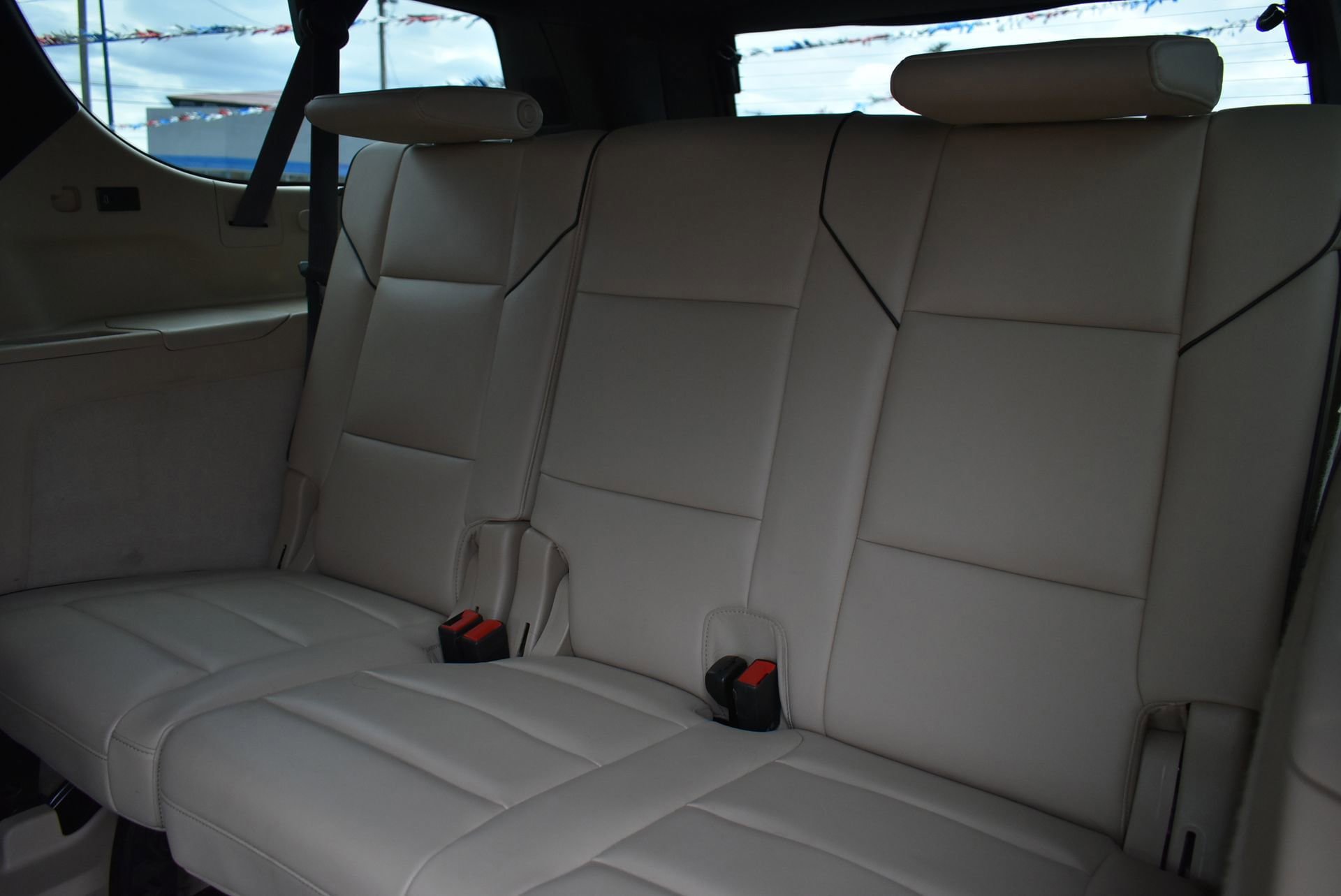 Used 2023 Cadillac Escalade ESV Premium Luxury w/ Performance Package AWD/4WD image 17