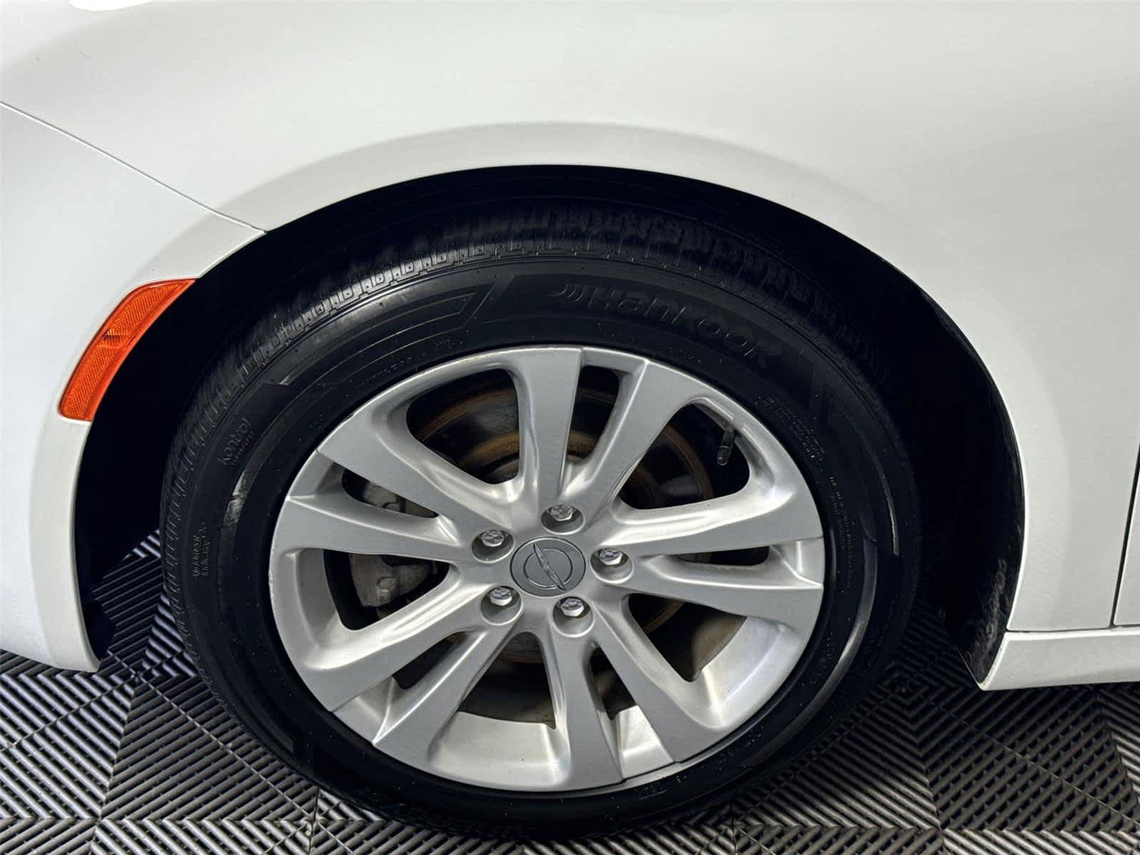Used 2016 Chrysler 200 Limited FWD image 10