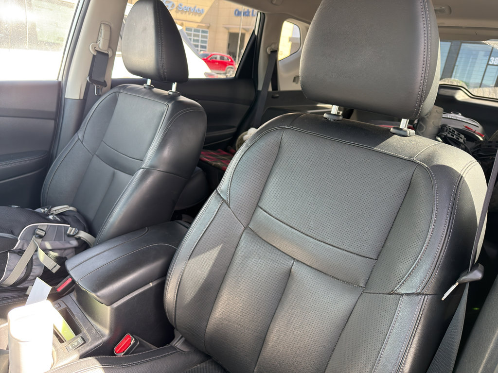 Used 2018 Nissan Rogue SL w/ Premium Package image 9