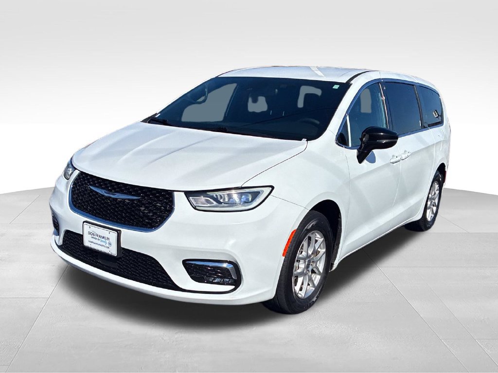 Used 2025 Chrysler Pacifica Select FWD image 9