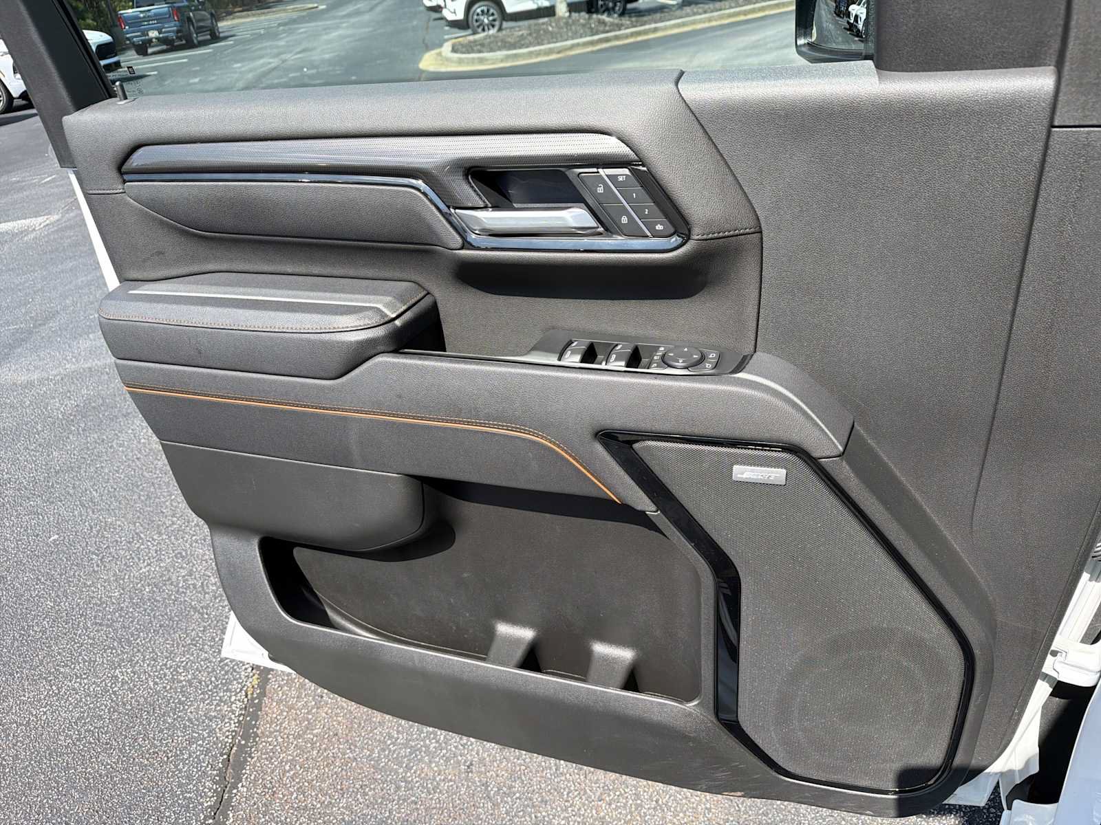 Used 2025 GMC Sierra 2500 AT4 w/ AT4 Premium Plus Package AWD/4WD image 21