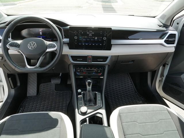 Used 2025 Volkswagen Taos SE AWD/4WD image 22