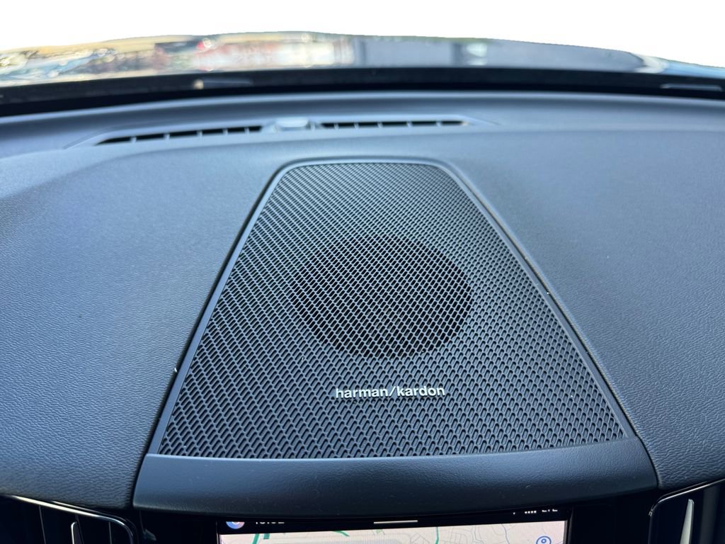 Certified 2023 Volvo XC60 B5 Plus AWD/4WD image 18