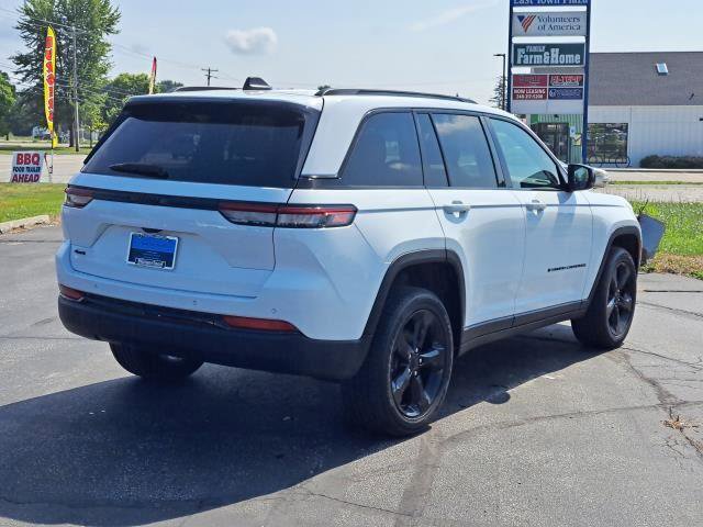 Used 2022 Jeep Grand Cherokee Altitude image 4