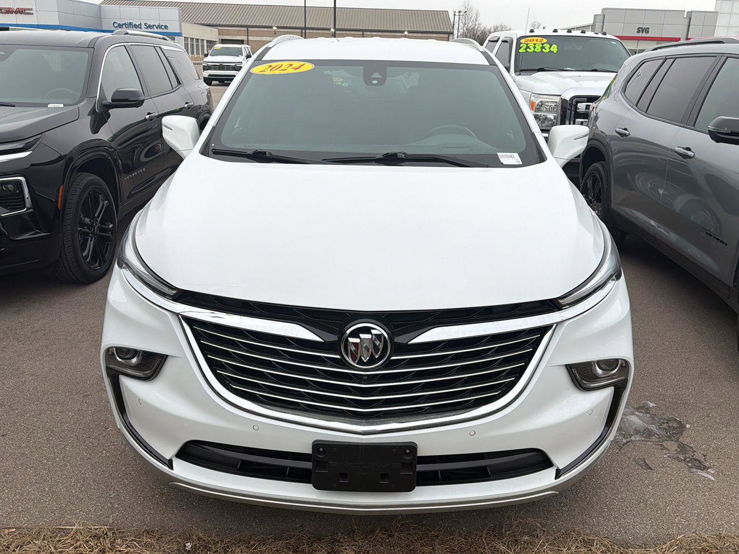 Used 2024 Buick Enclave Premium image 2