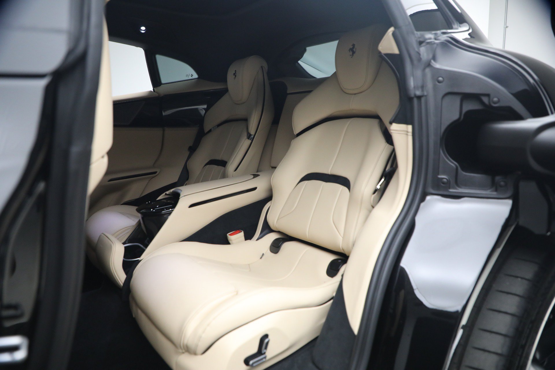 Certified 2024 Ferrari Purosangue AWD/4WD image 18