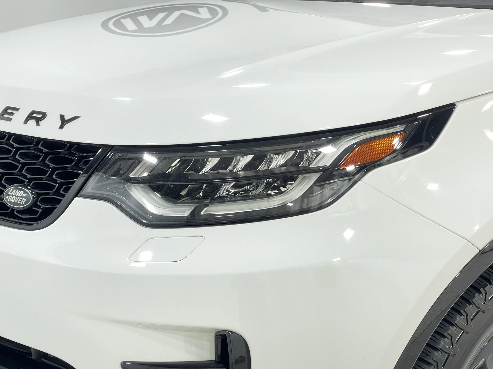 Used 2020 Land Rover Discovery Landmark AWD/4WD image 35