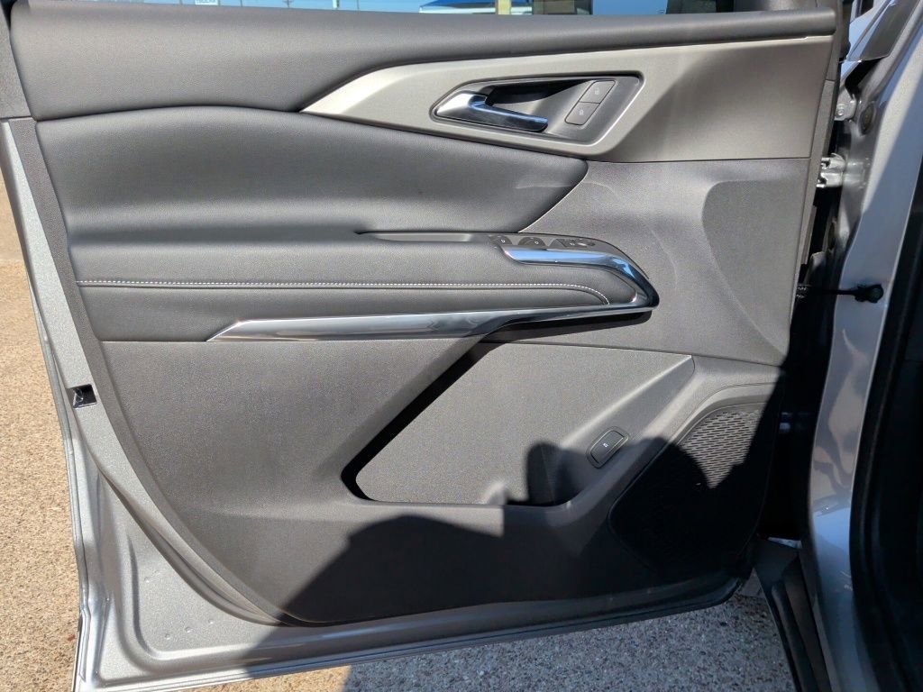 New 2025 Chevrolet Traverse LT w/ LPO, Floor Liner Package image 10