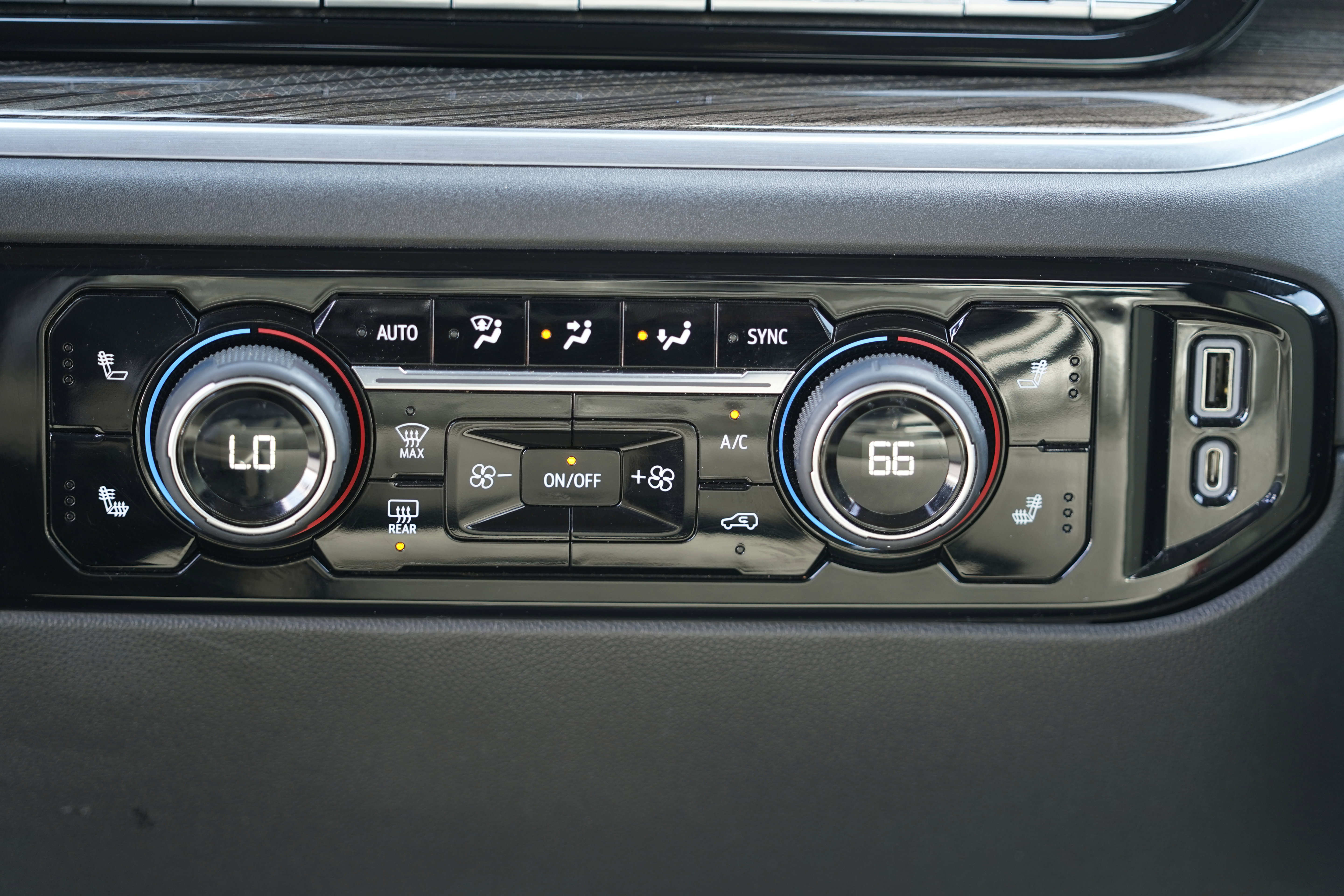 Used 2022 Chevrolet Silverado 1500 LT AWD/4WD image 18