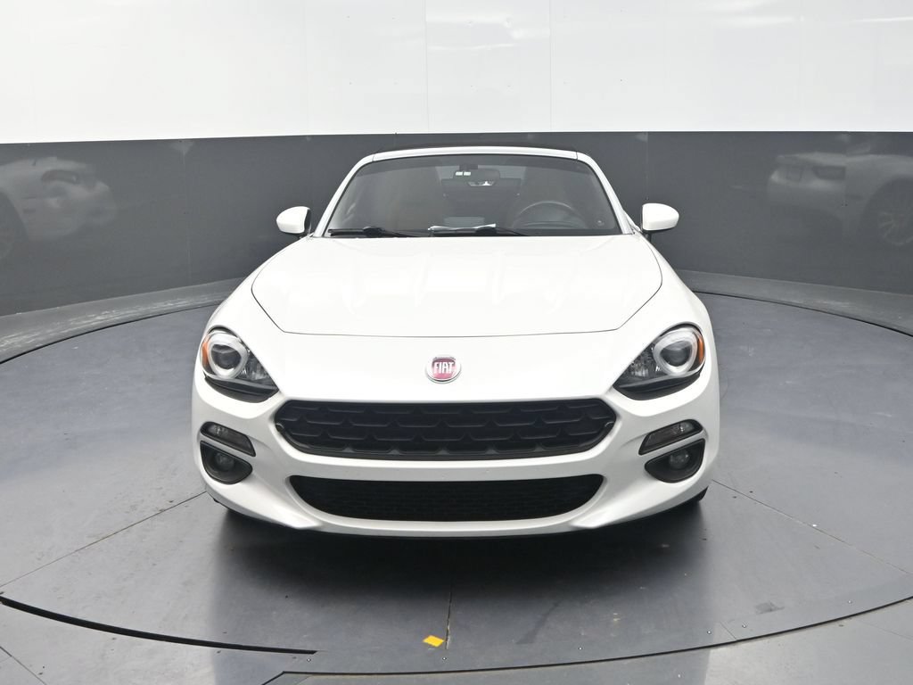 Used 2019 FIAT 124 Spider Lusso w/ Navigation & Sound Group RWD image 2