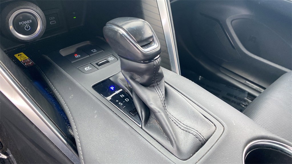 Used 2024 Toyota Venza Limited image 17