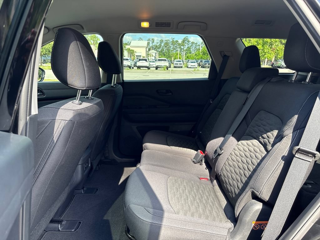 Used 2026 Nissan Pathfinder S FWD image 22
