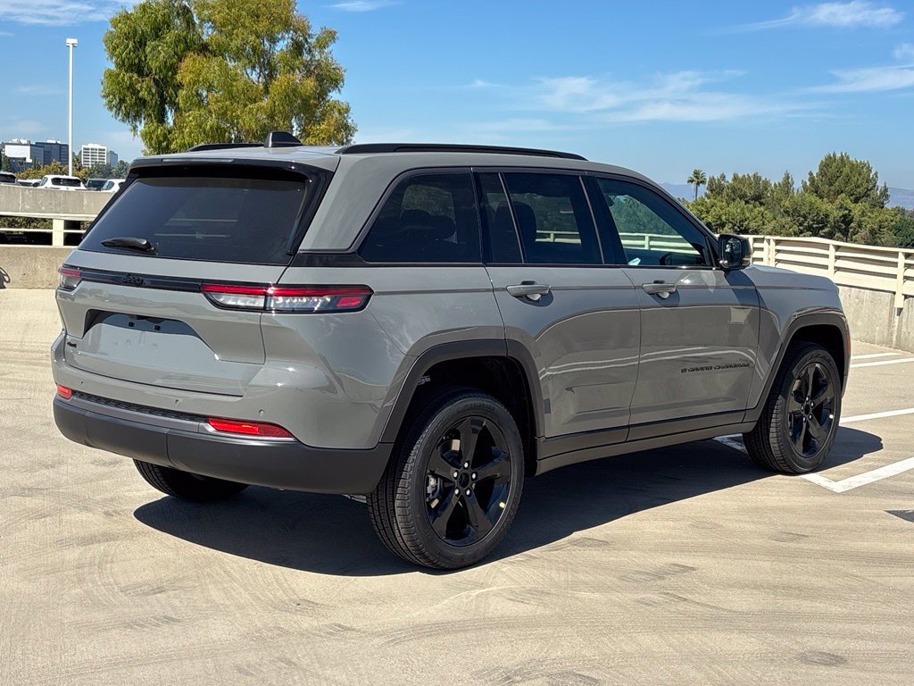 New 2027 Jeep Grand Cherokee Limited AWD/4WD image 3