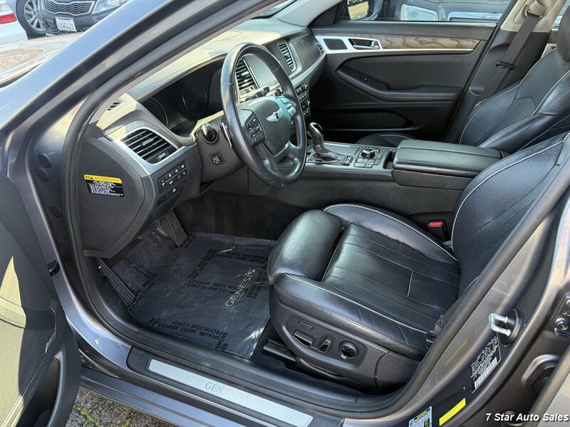 Used 2015 Hyundai Genesis 3.8 w/ Option Group 04 RWD image 9