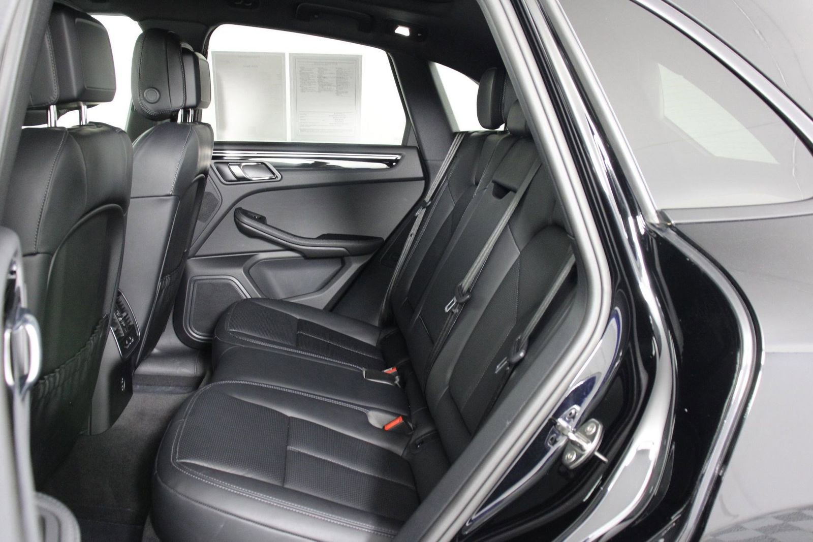 Certified 2025 Porsche Macan image 33