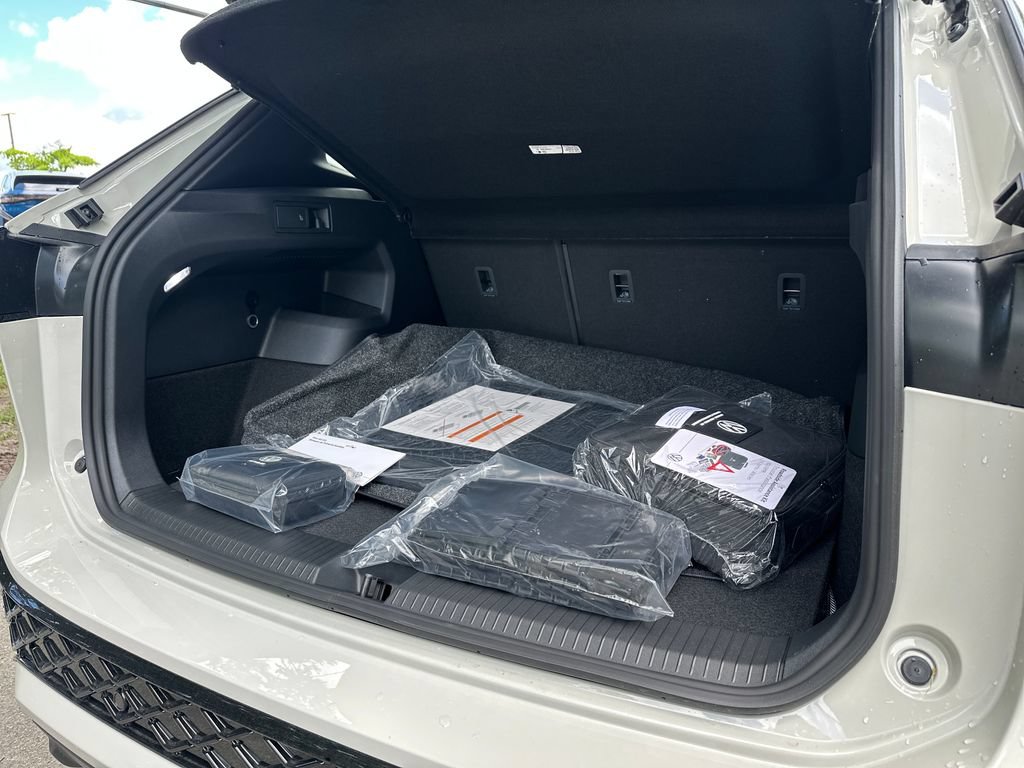 New 2026 Volkswagen Tiguan SEL R-Line AWD/4WD image 19