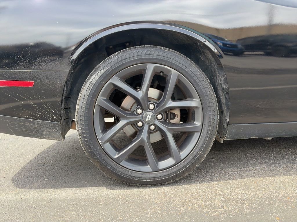 Used 2021 Dodge Challenger SXT w/ Blacktop Package image 9