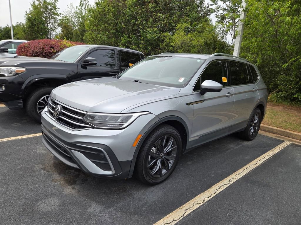 Used 2023 Volkswagen Tiguan SE image 3