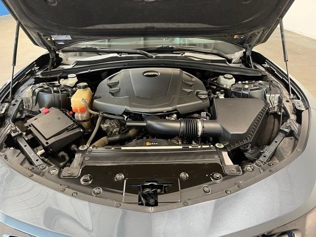 Used 2019 Chevrolet Camaro LT w/ Technology Package RWD image 9