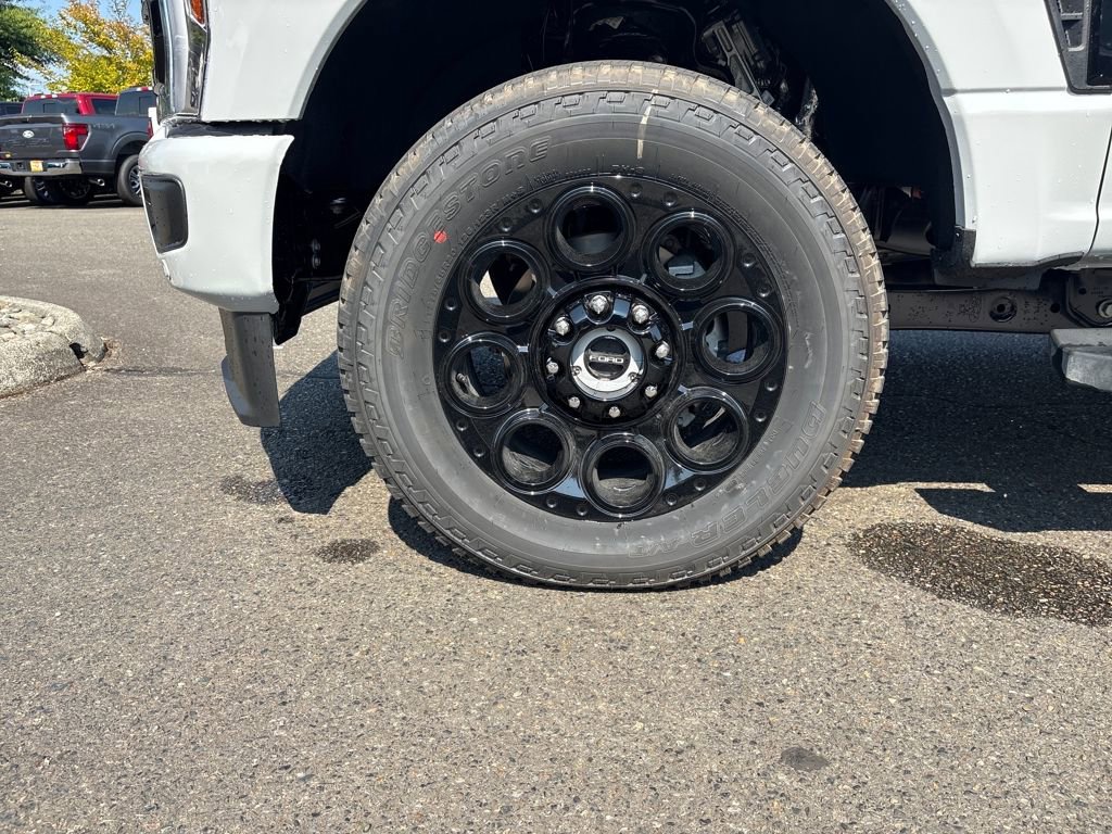 New 2026 Ford F350 Lariat w/ Black Appearance Package image 32