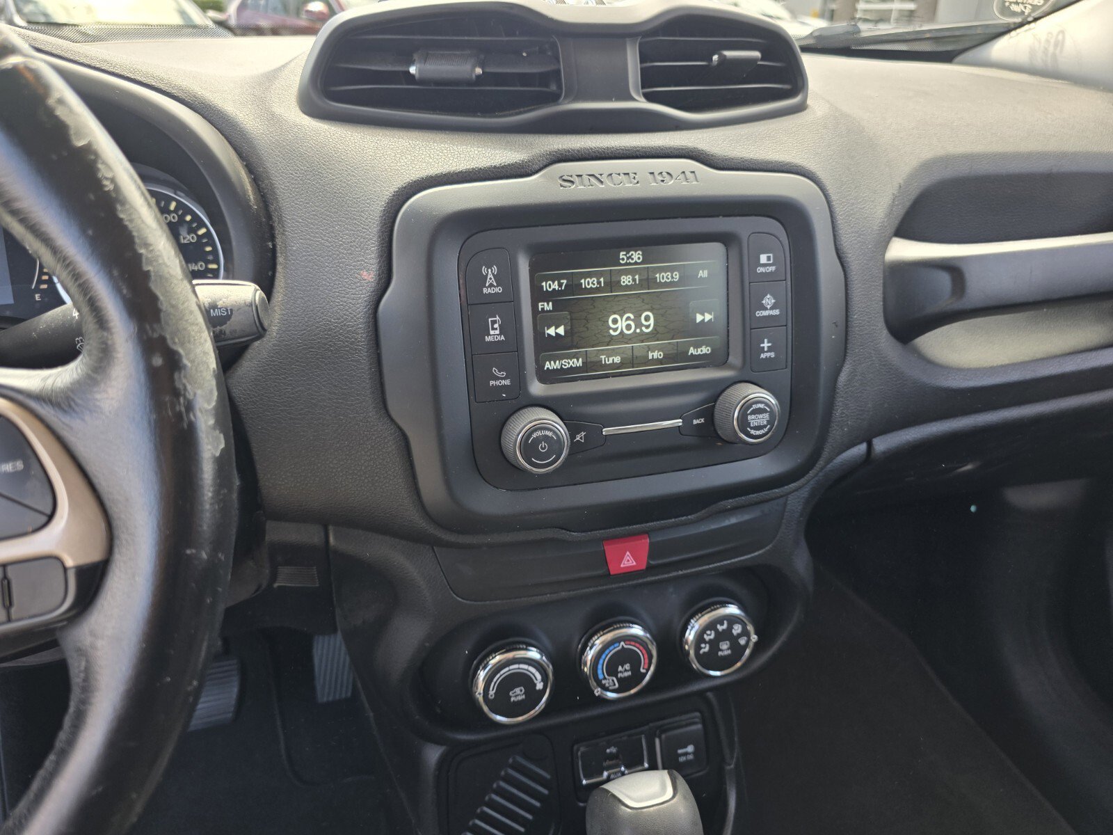 Used 2016 Jeep Renegade Latitude FWD image 17