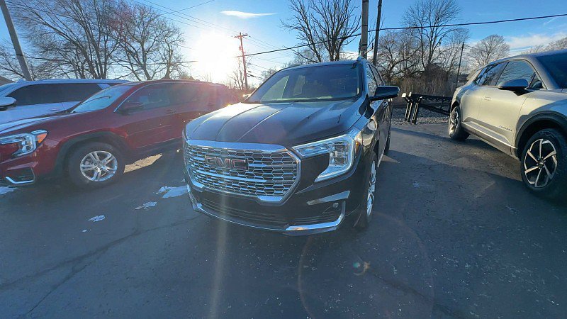 Used 2022 GMC Terrain Denali w/ Denali Premium Package image 2