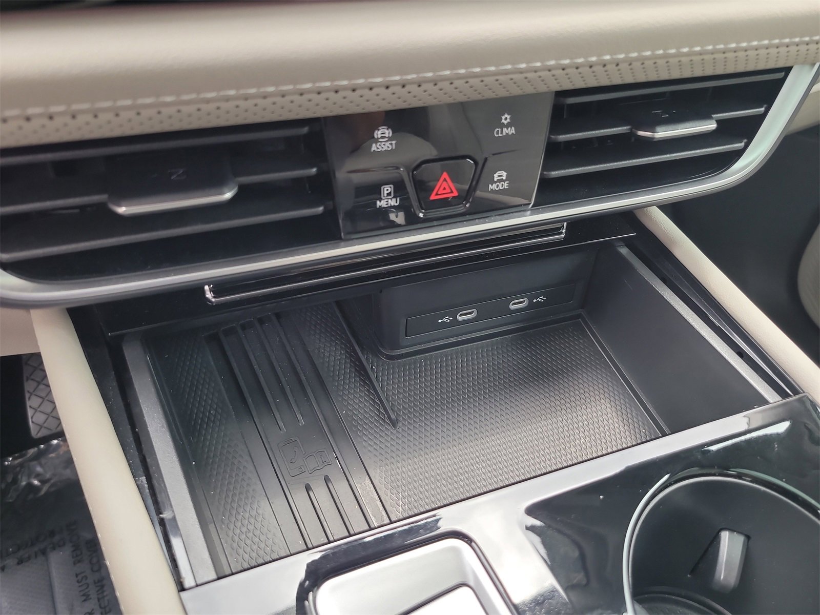 Certified 2025 Volkswagen Atlas SEL image 26