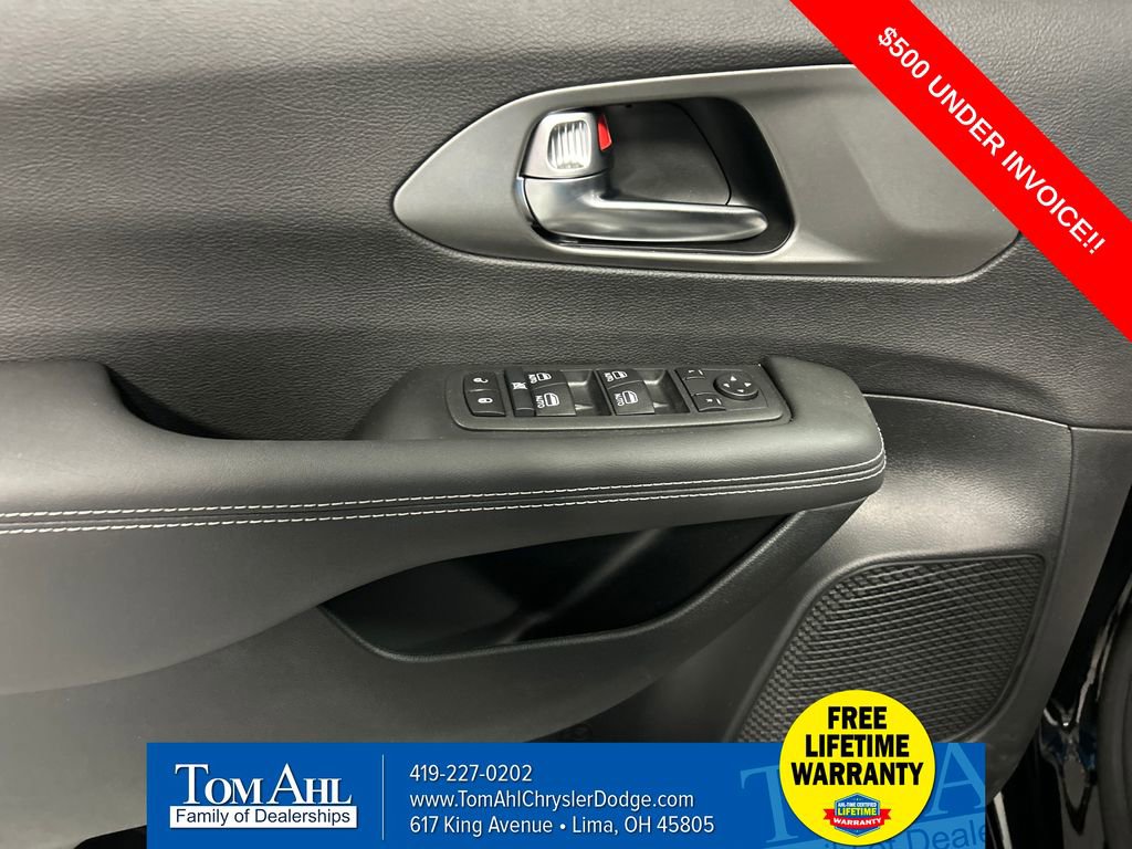 New 2026 Chrysler Voyager LX image 12