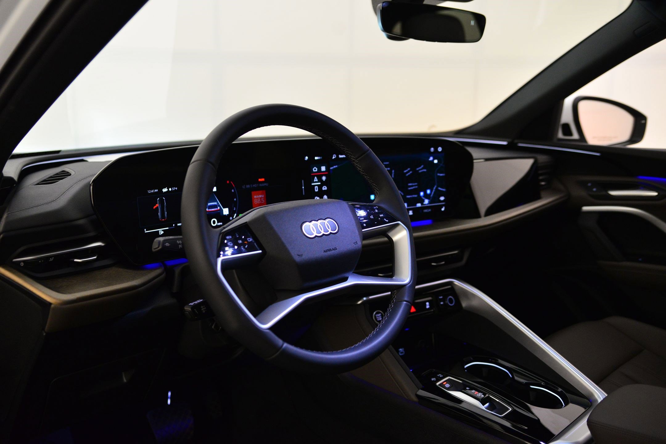 Certified 2025 Audi Q5 Premium w/ Convenience Package image 3